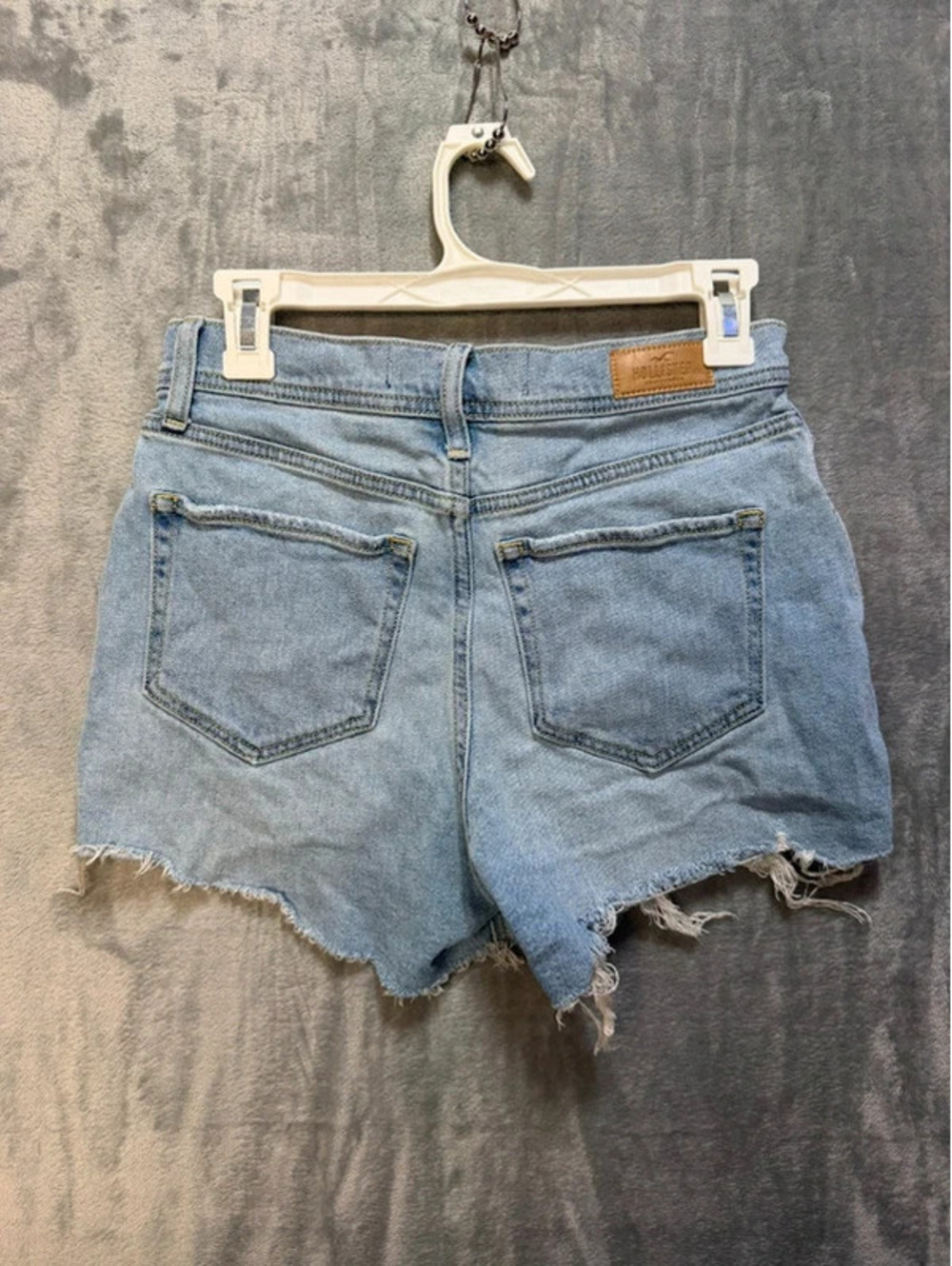Hollister High Rise Vintage Short 4 Inch Distressed Denim Cut Off Light Wash 5 - Picture 2 of 6